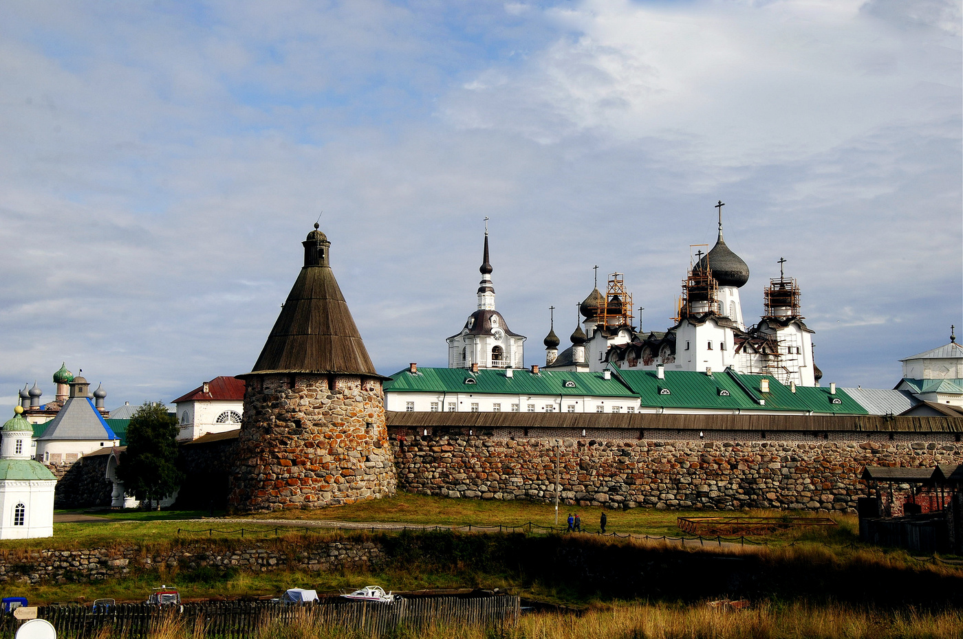 Древние стены