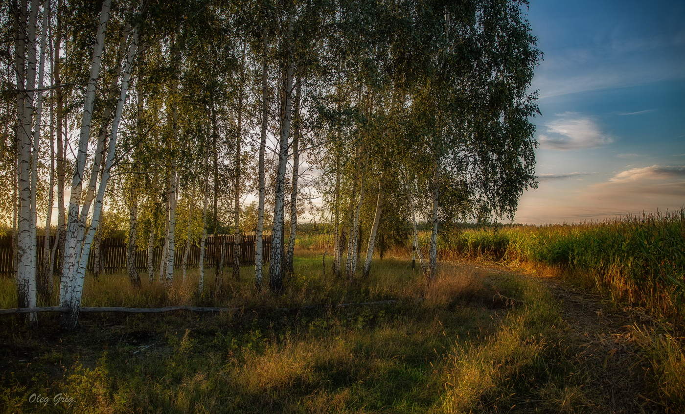 Ходит вечер за околицей...