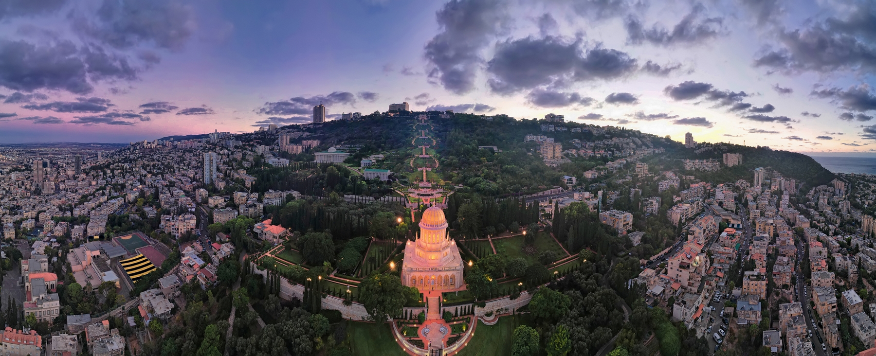 Хайфа с видом на Бахайский Храм