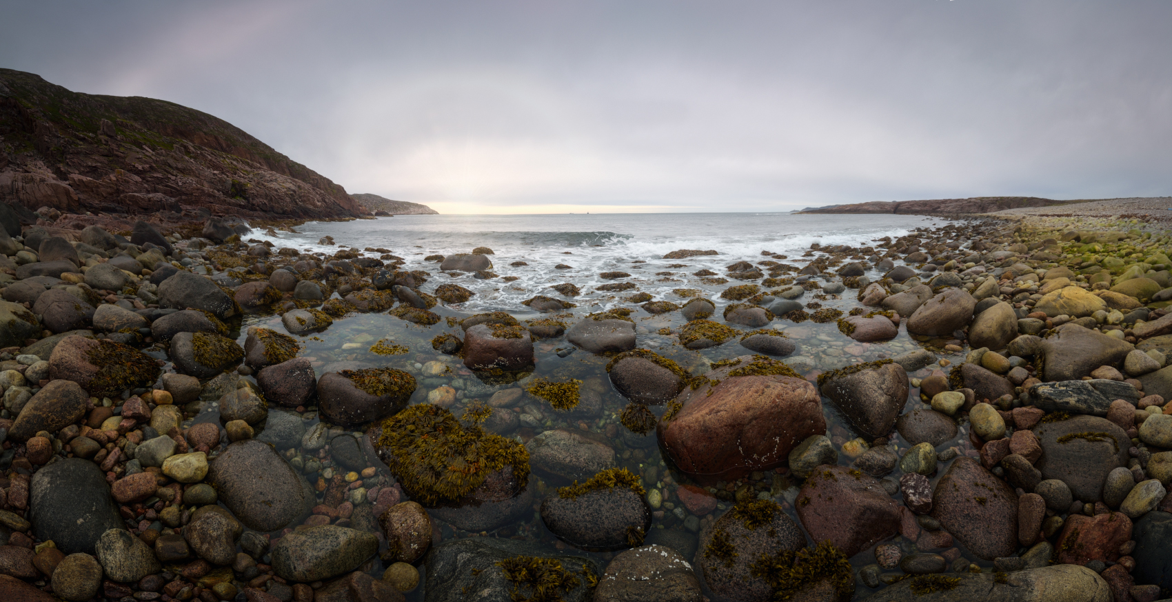 Обаяние скромное моря Баренцева