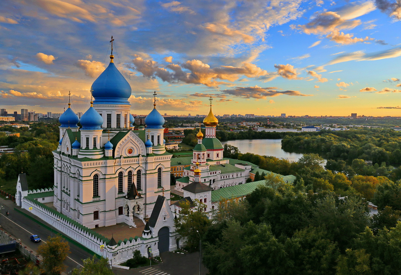 ...в лучах заходящего солнца