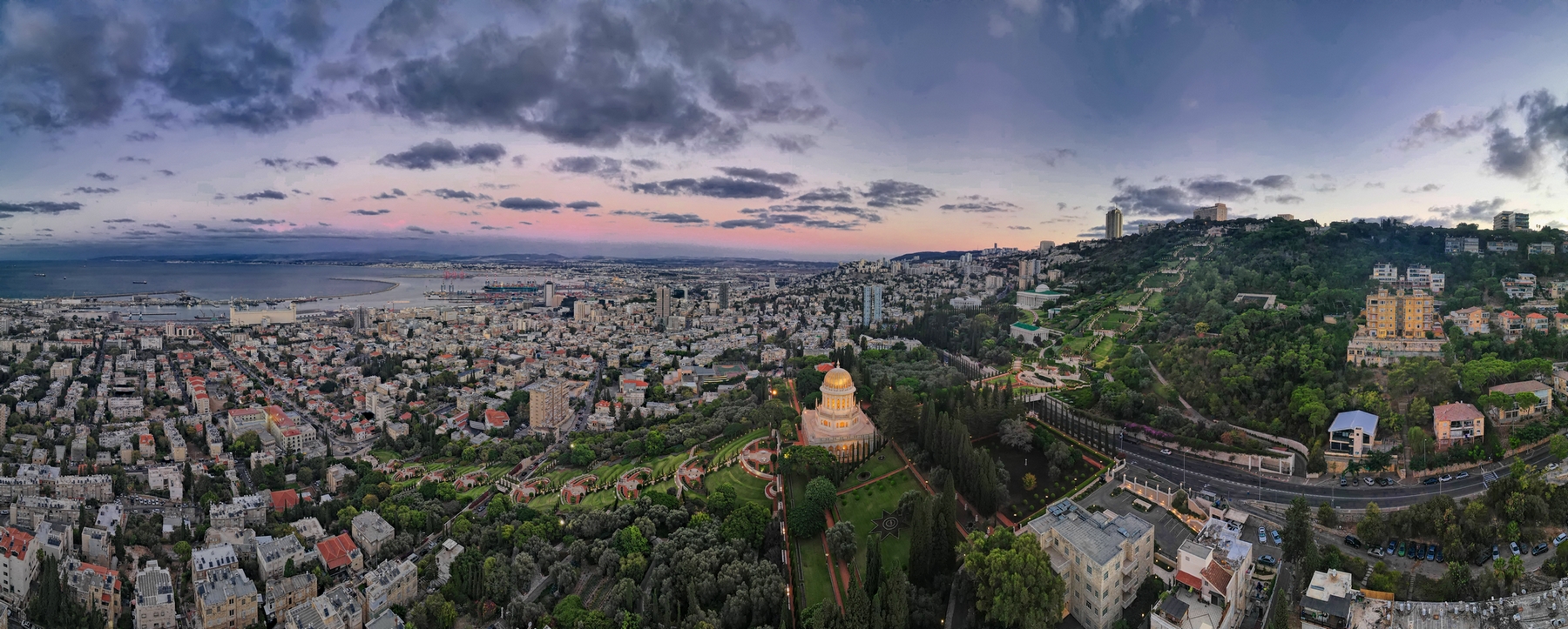 Хайфа с видом на Бахайские сады