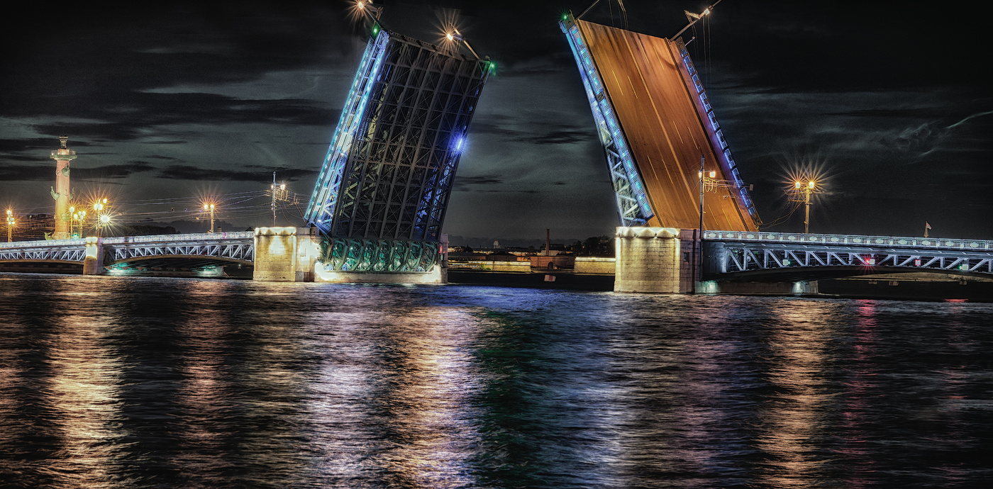 Дворцовый мост. Адмиралтейская набережная..