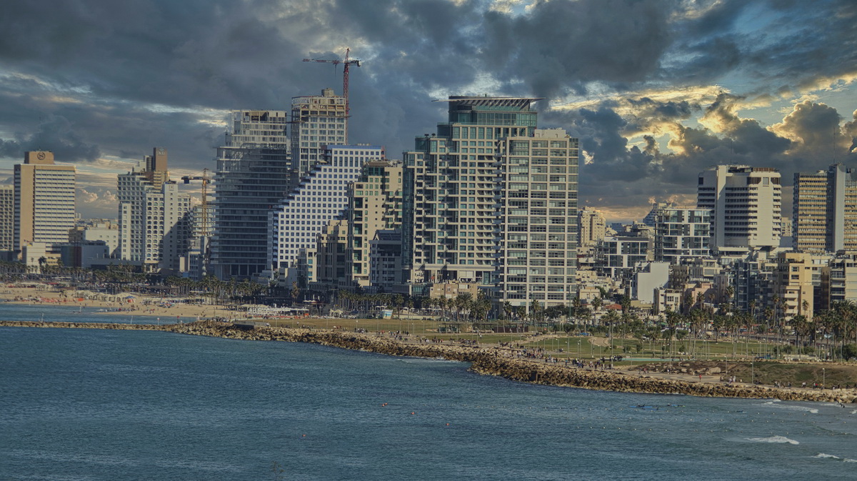 На том берегу