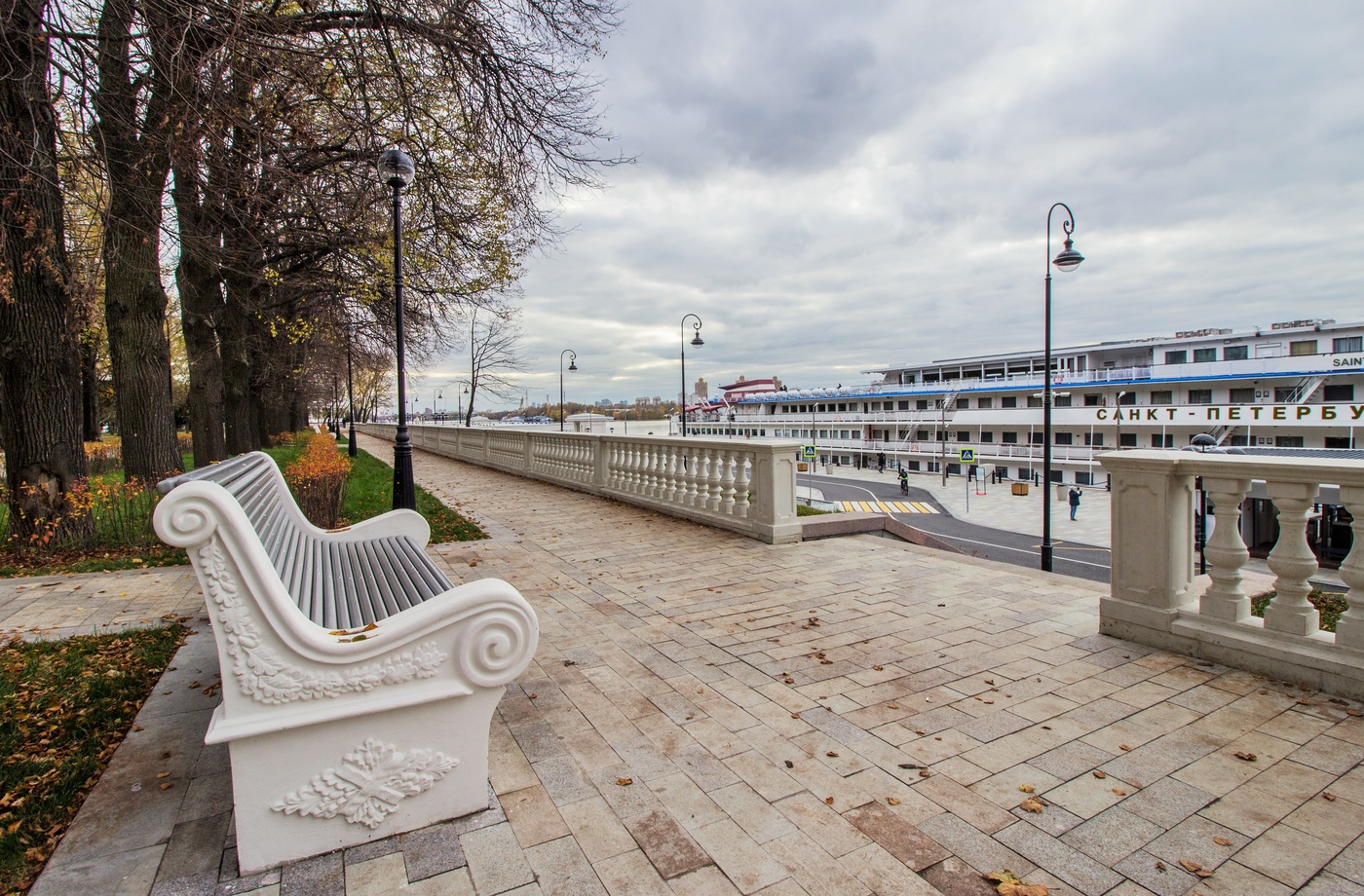 Как провожают пароходы...