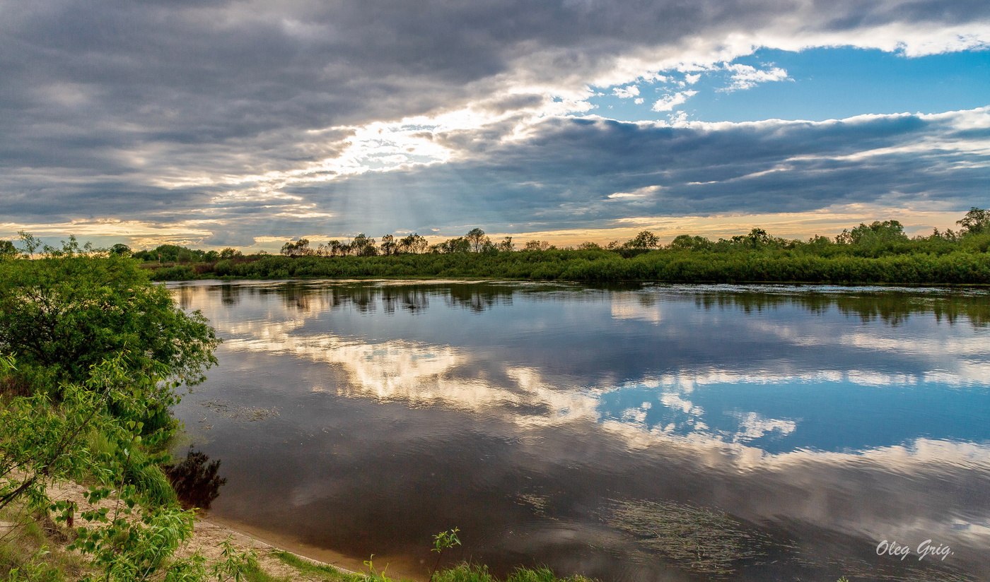 Солнце купалось в вечерней реке...