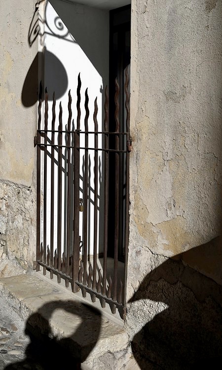 Этюд с тенями