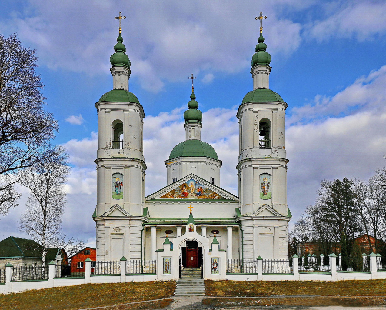 Воскресенская церковь в селе Молоди