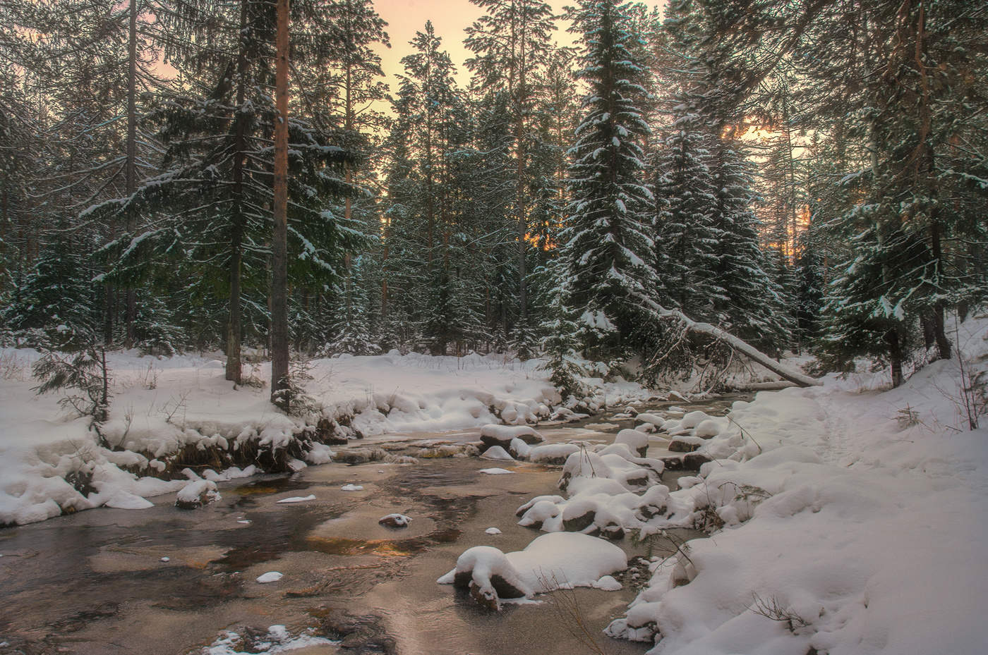 Смеркалось на закате