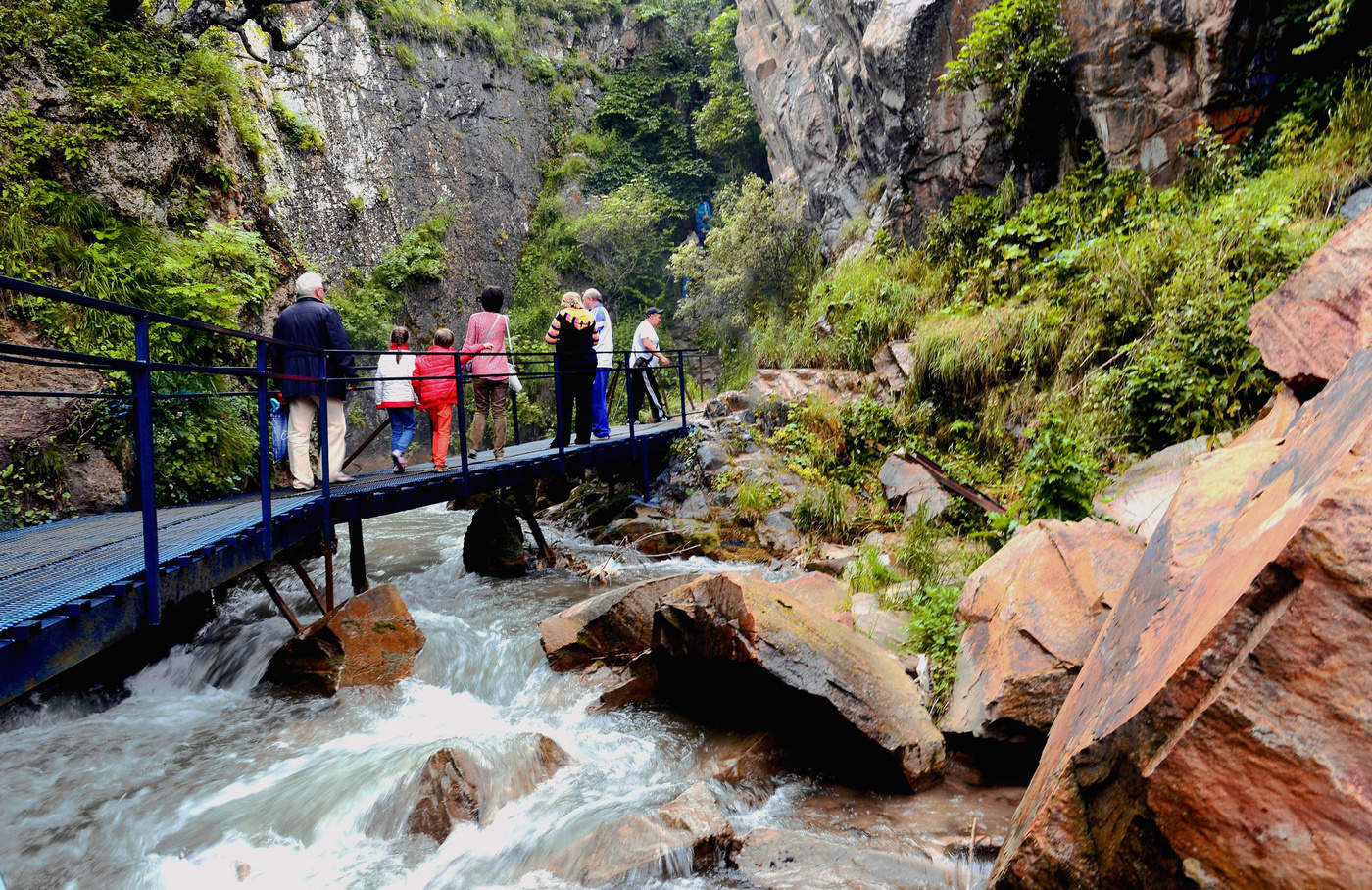 К Медовым водопадам.