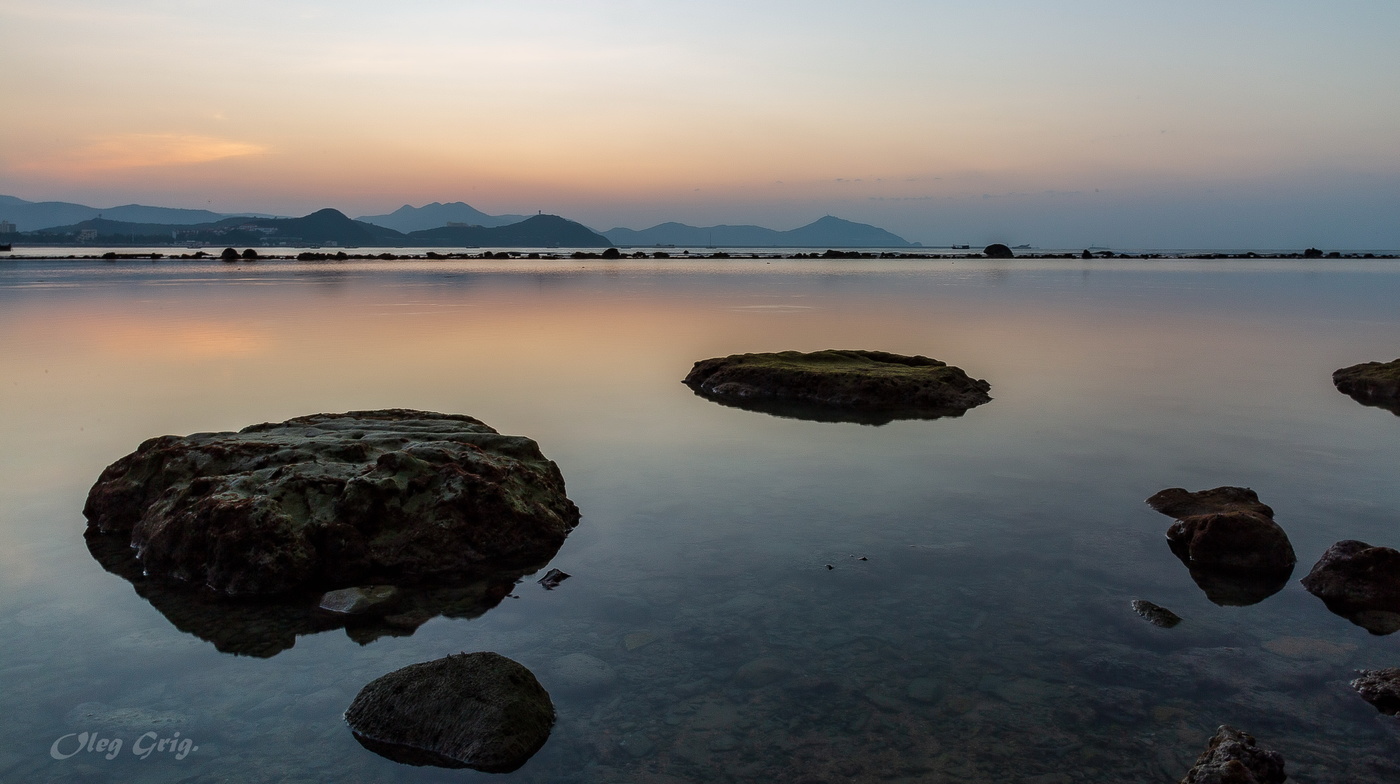 В предрассветной тишине.