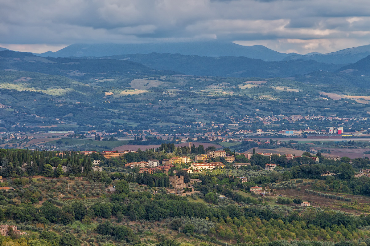 Десь по світу