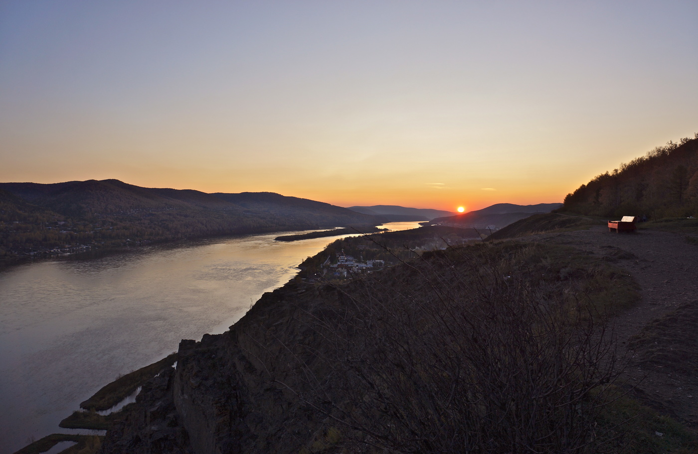 На закате осеннего дня