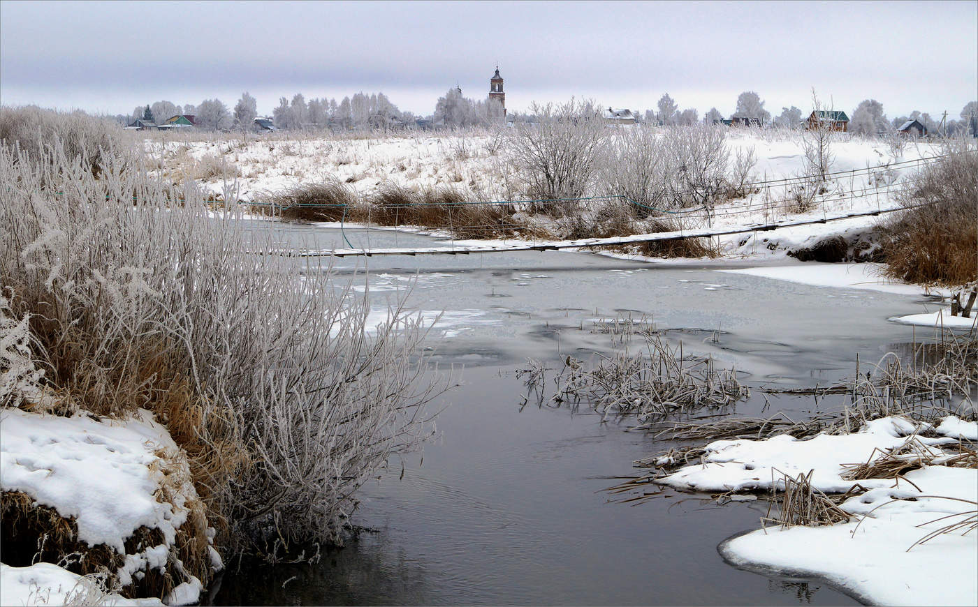 Протекала речка ...