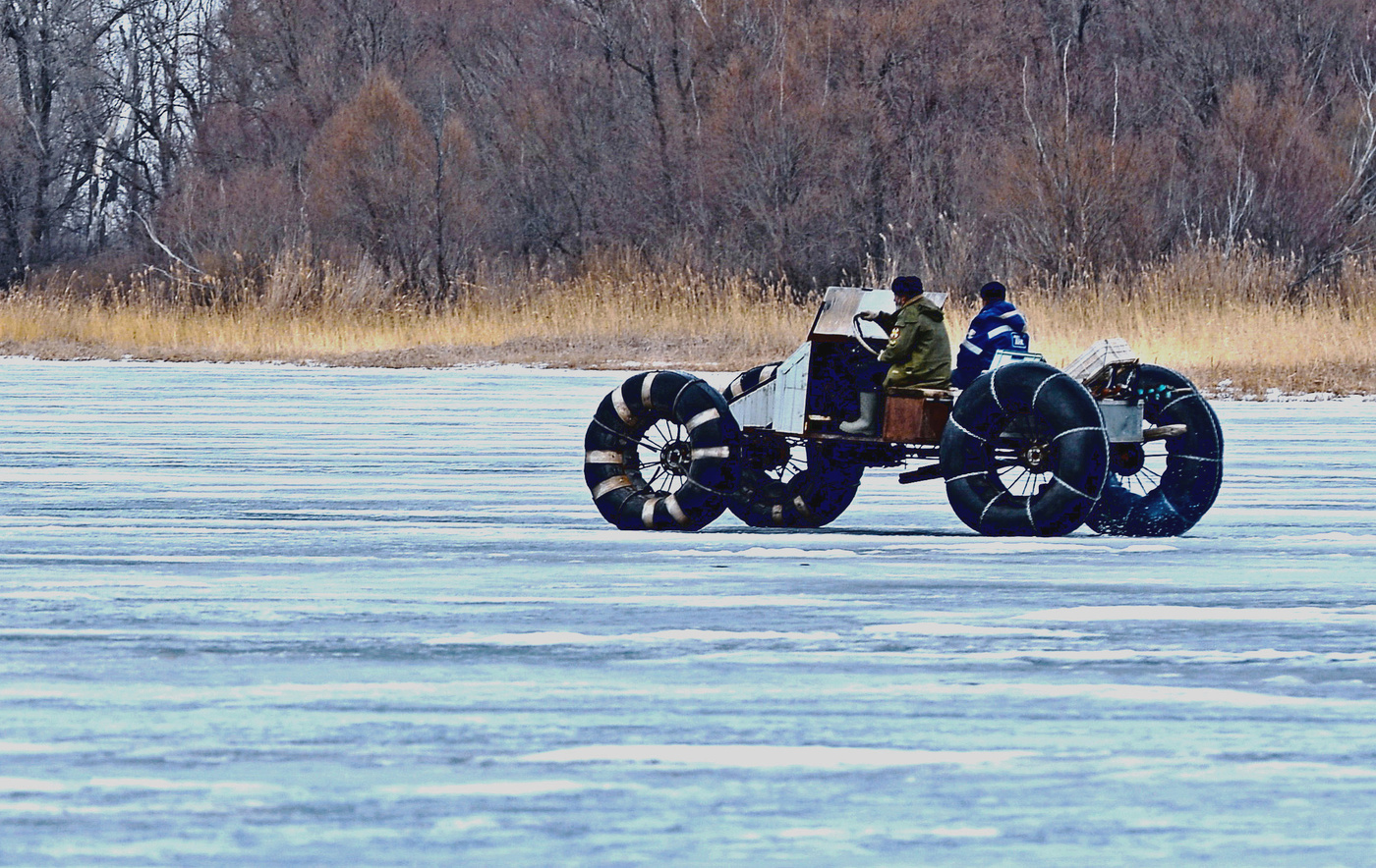 По тонкому льду.