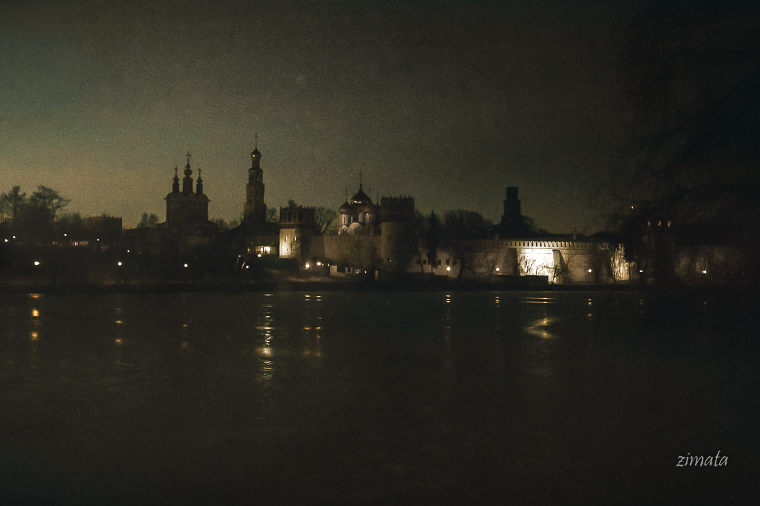 Новодевичий монастырь ранним утром