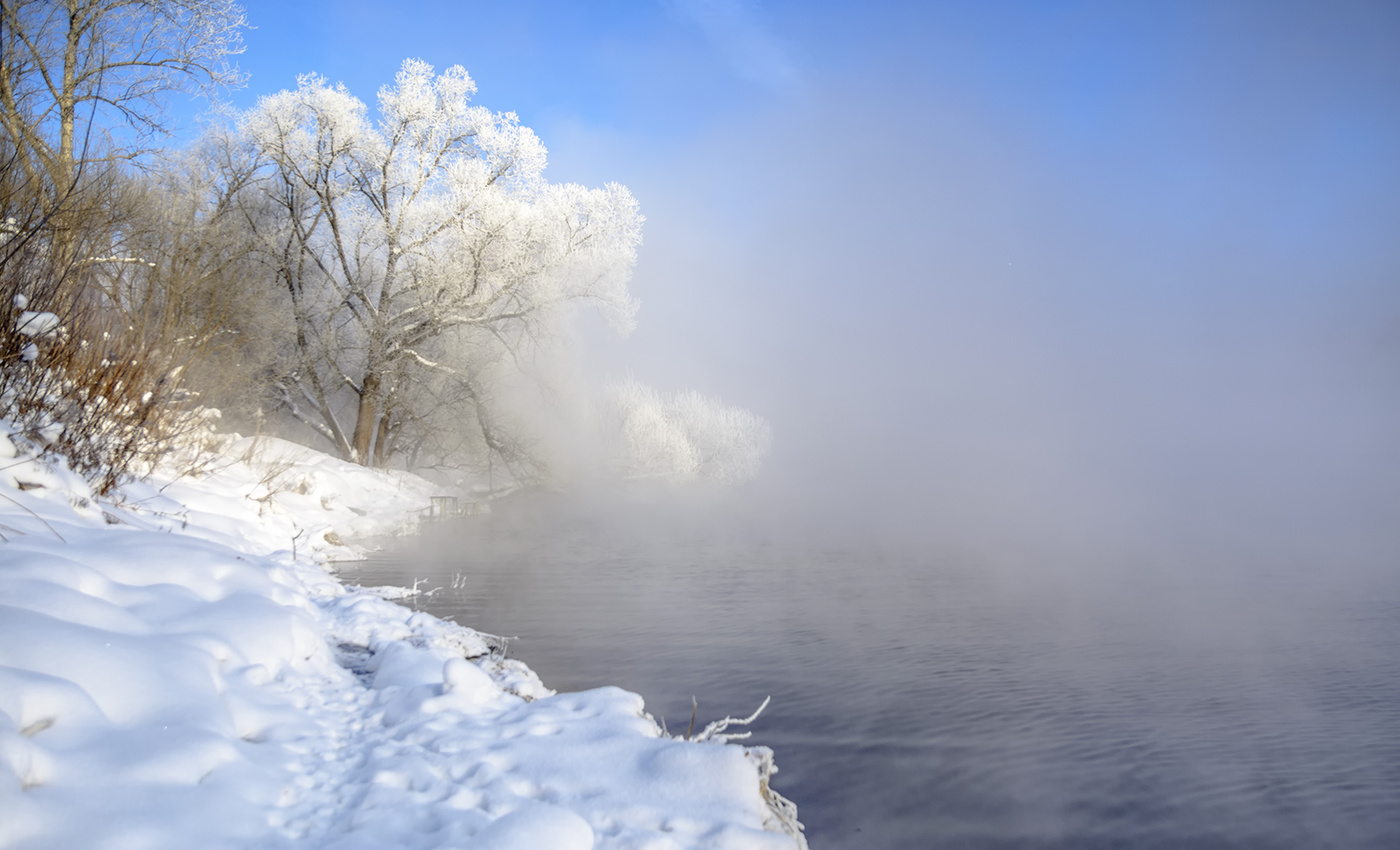 Морозным утром.