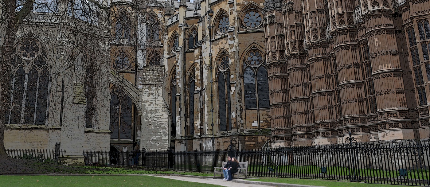 В каменных теснинах