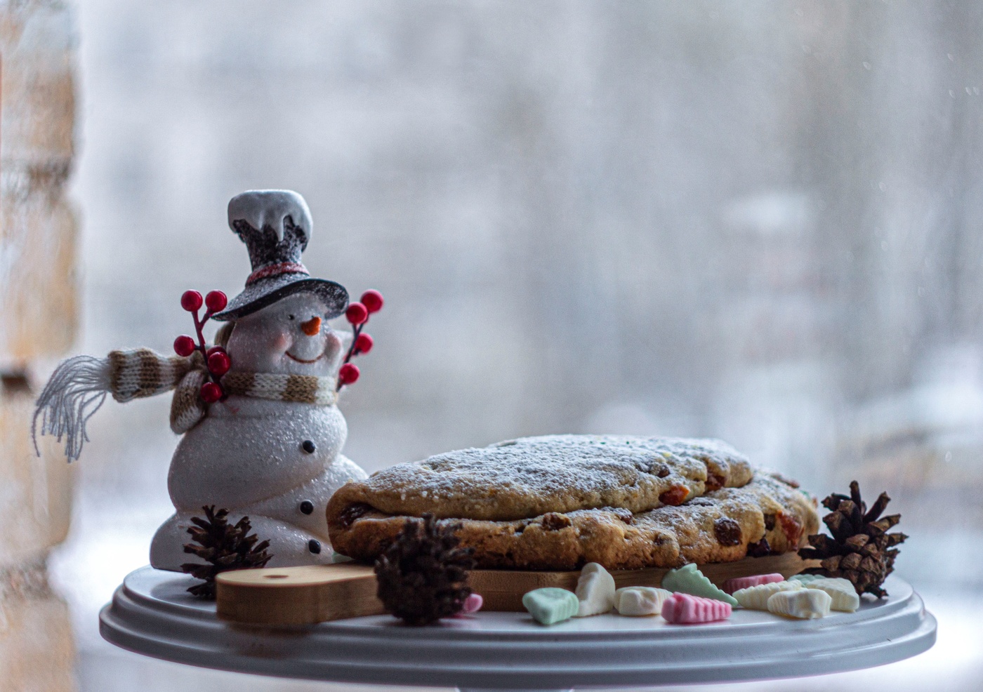"Томительность предновогодних недель..."