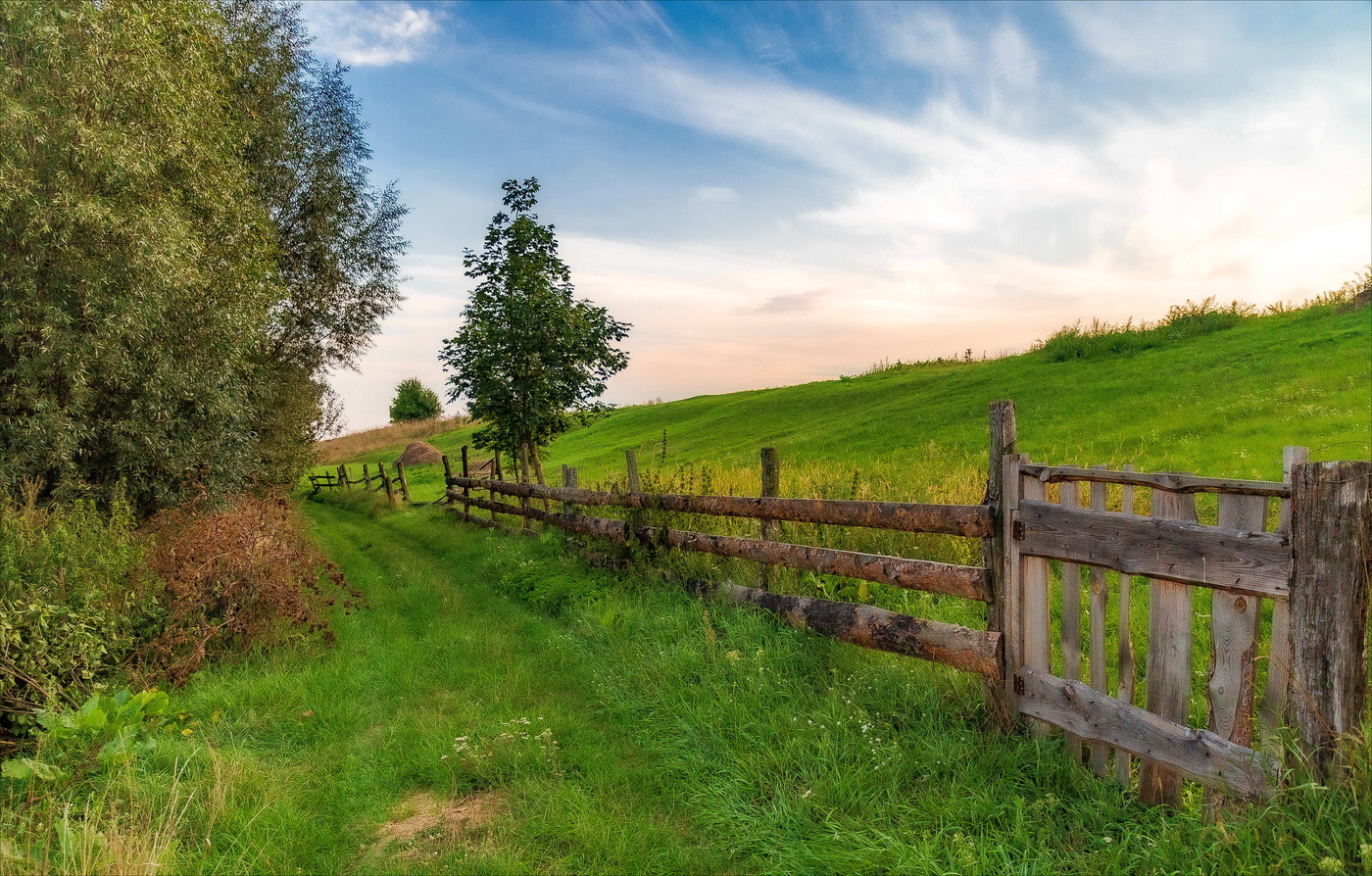 За околицу солнце клонилось...