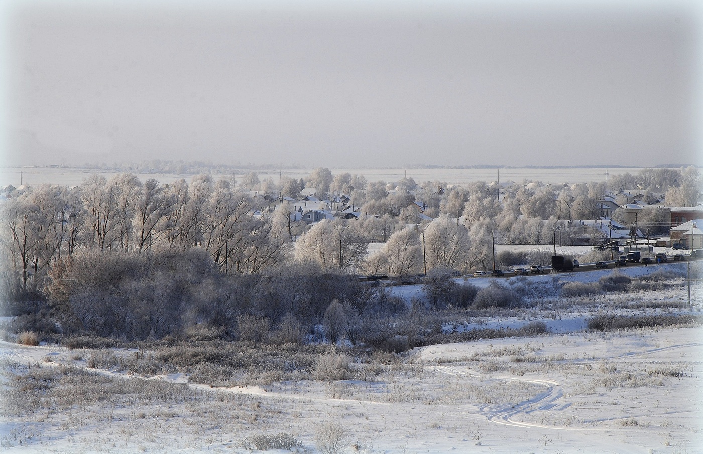 Белым снегом все запушено....
