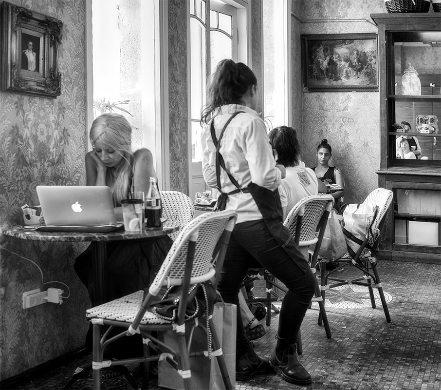 Жизнь в кафе Далаль