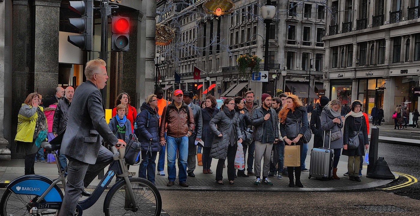 Пешеходы, переходы