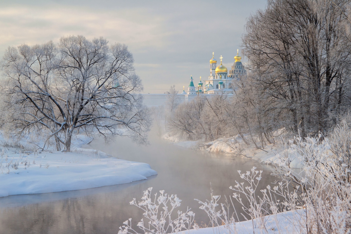 В белой дымке