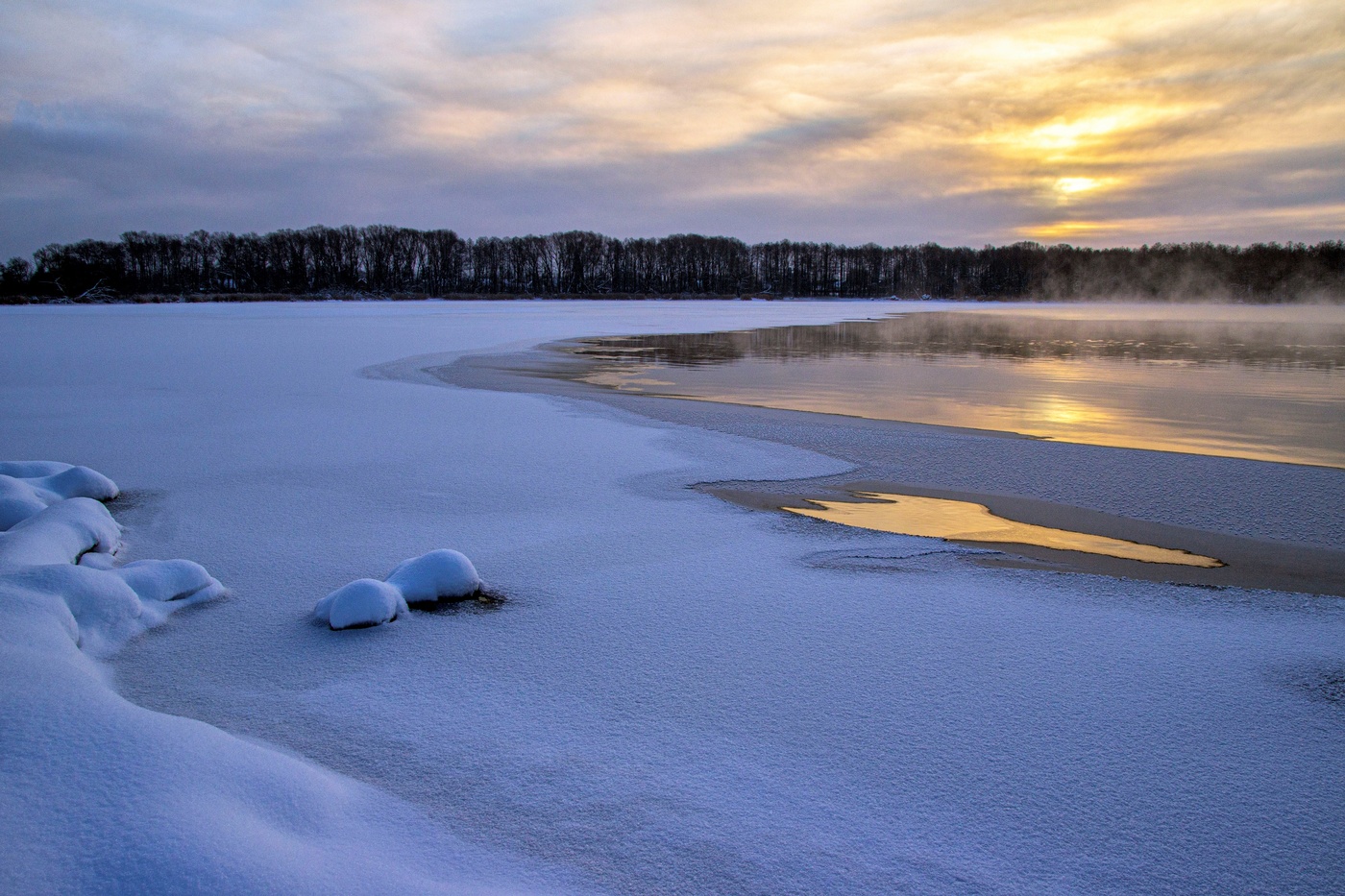 Зимний рассвет на озере Белом