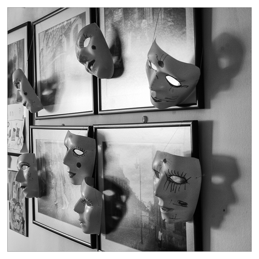 На домашней сцене