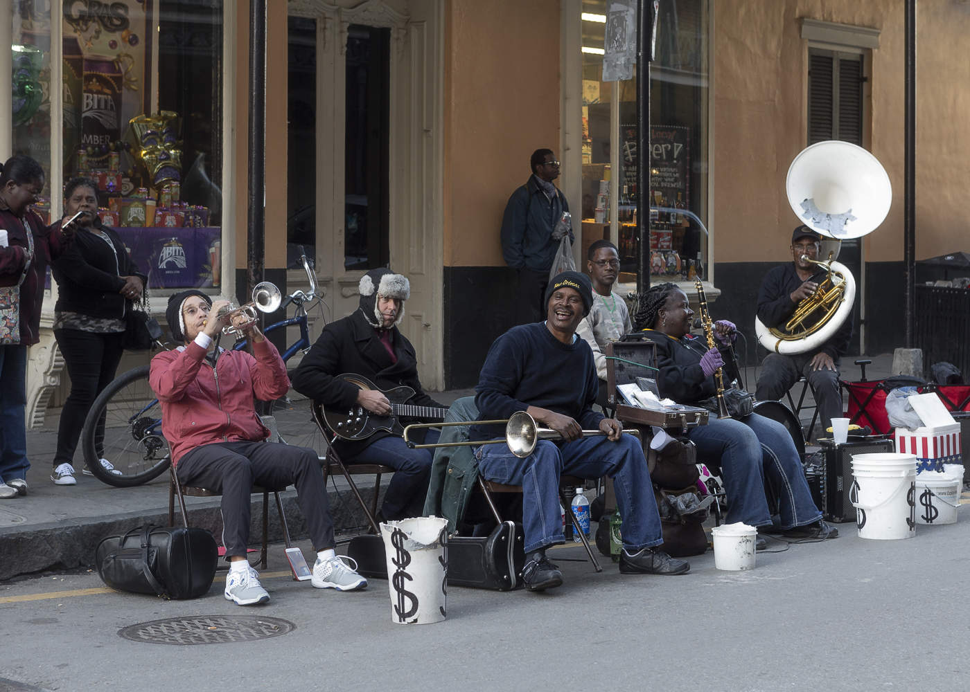 Каждый дует в свою дуду