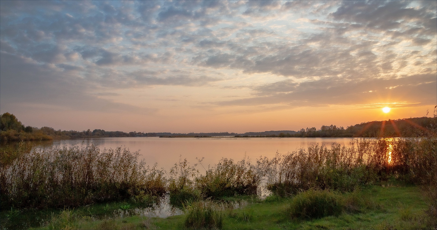 Октябрь уходит так неслышно...