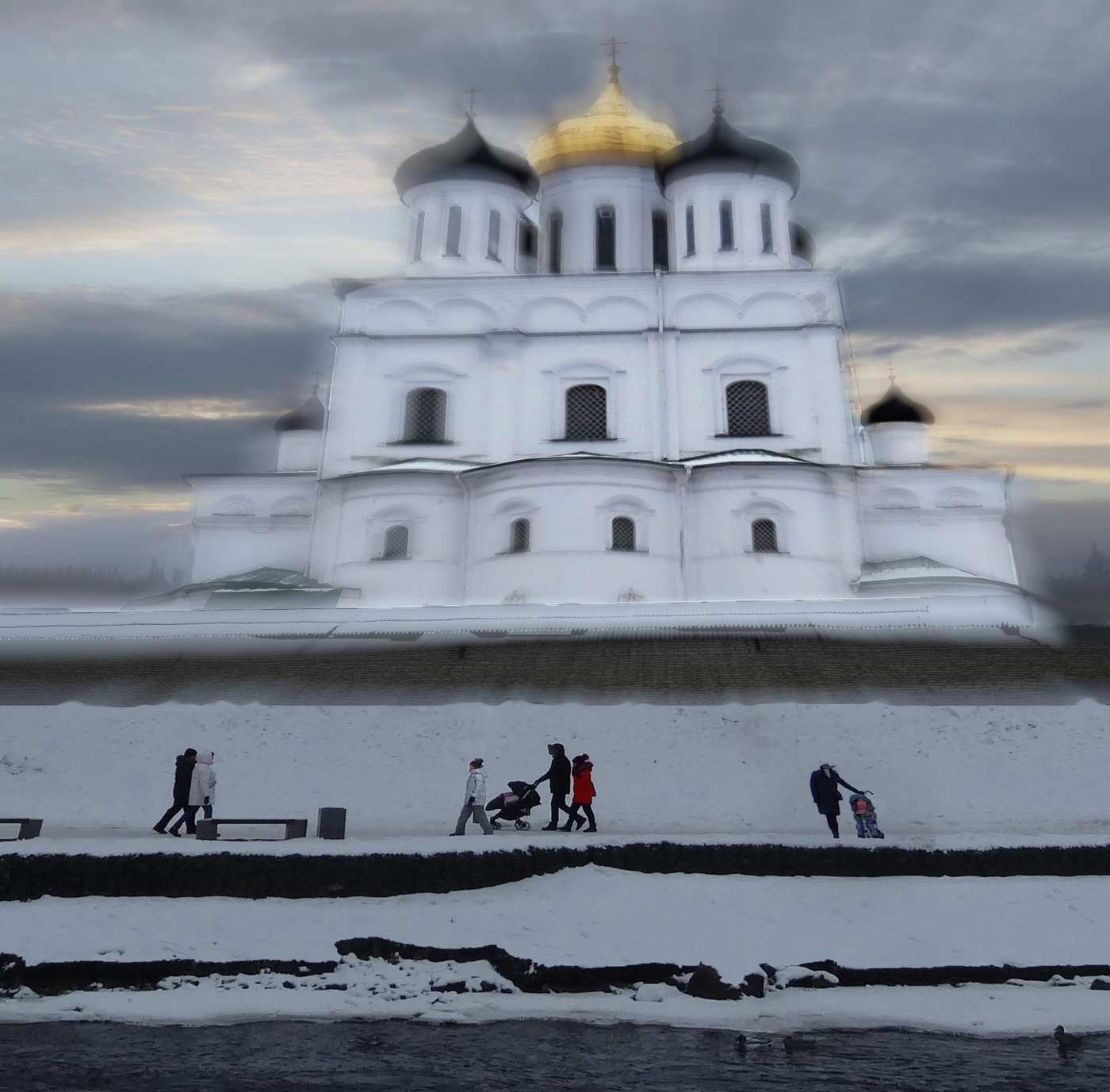 Под сенью храма