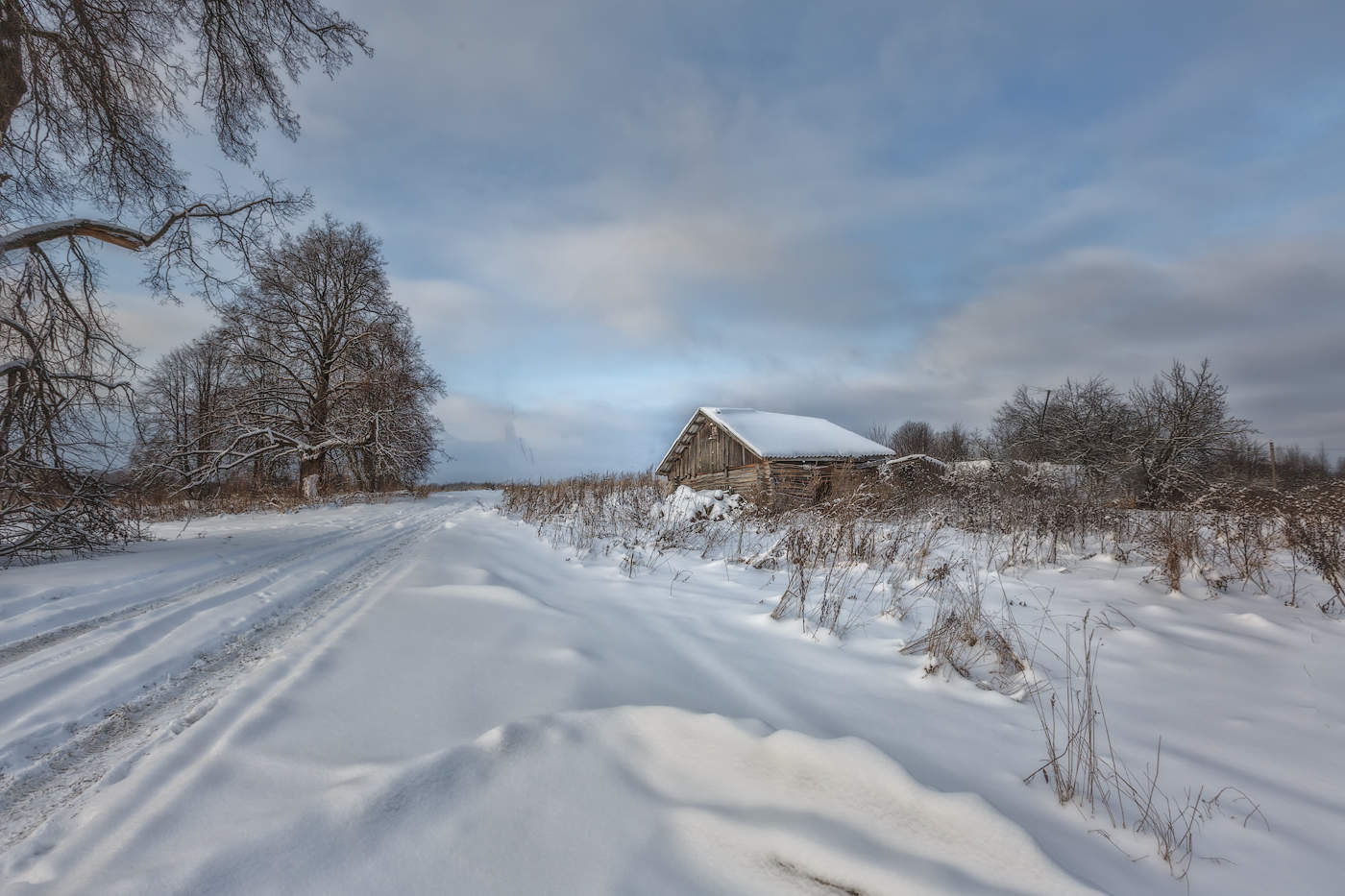 В той деревне один дом