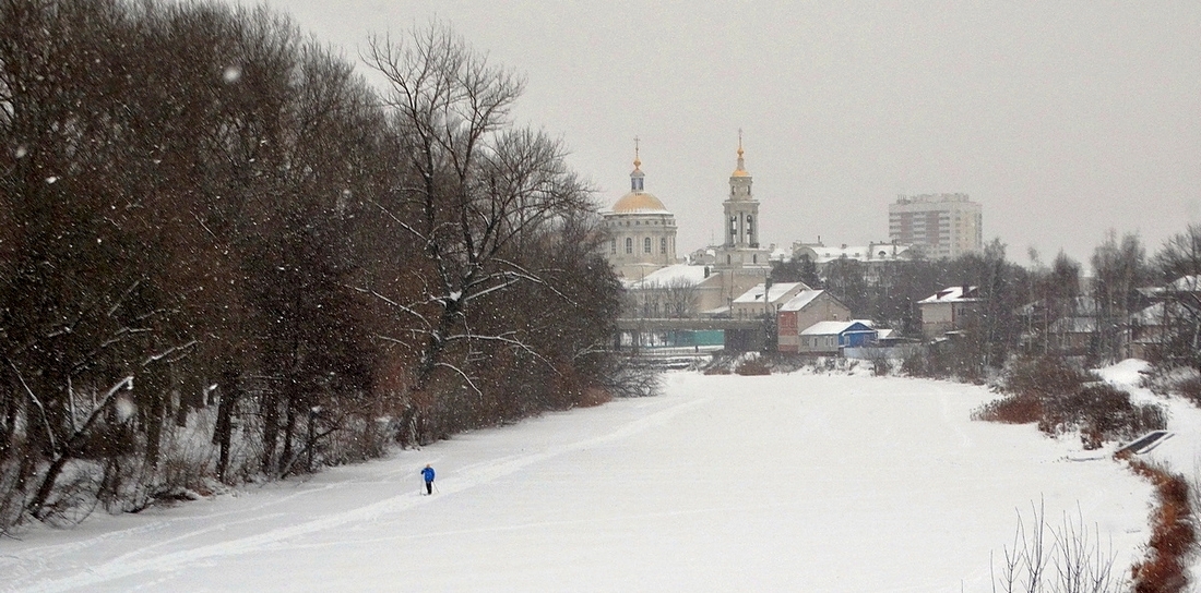 А снег всё падал и падал
