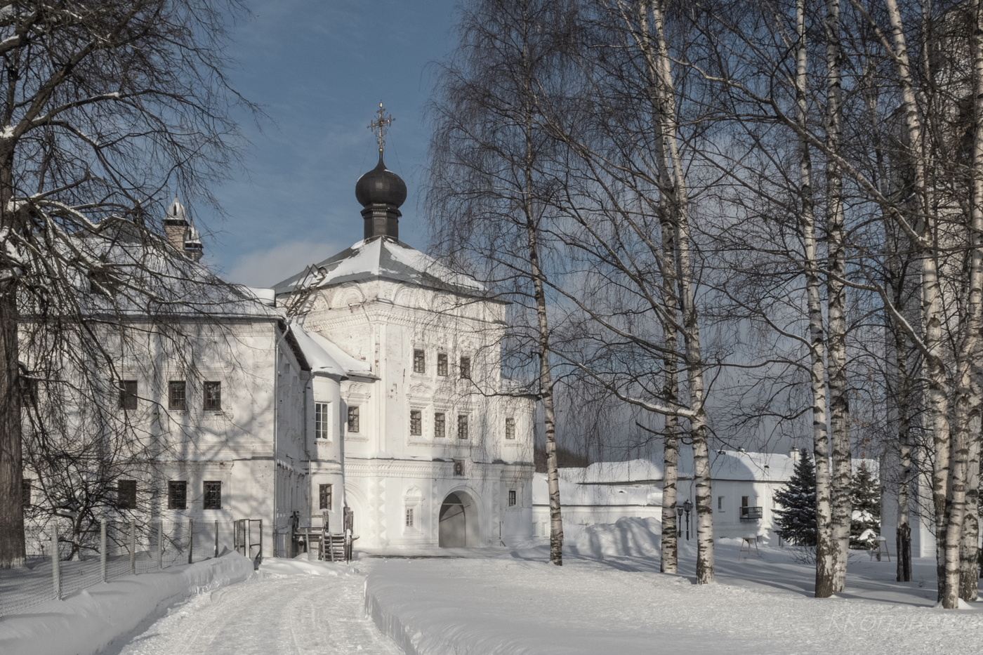 Никольский надвратный храм