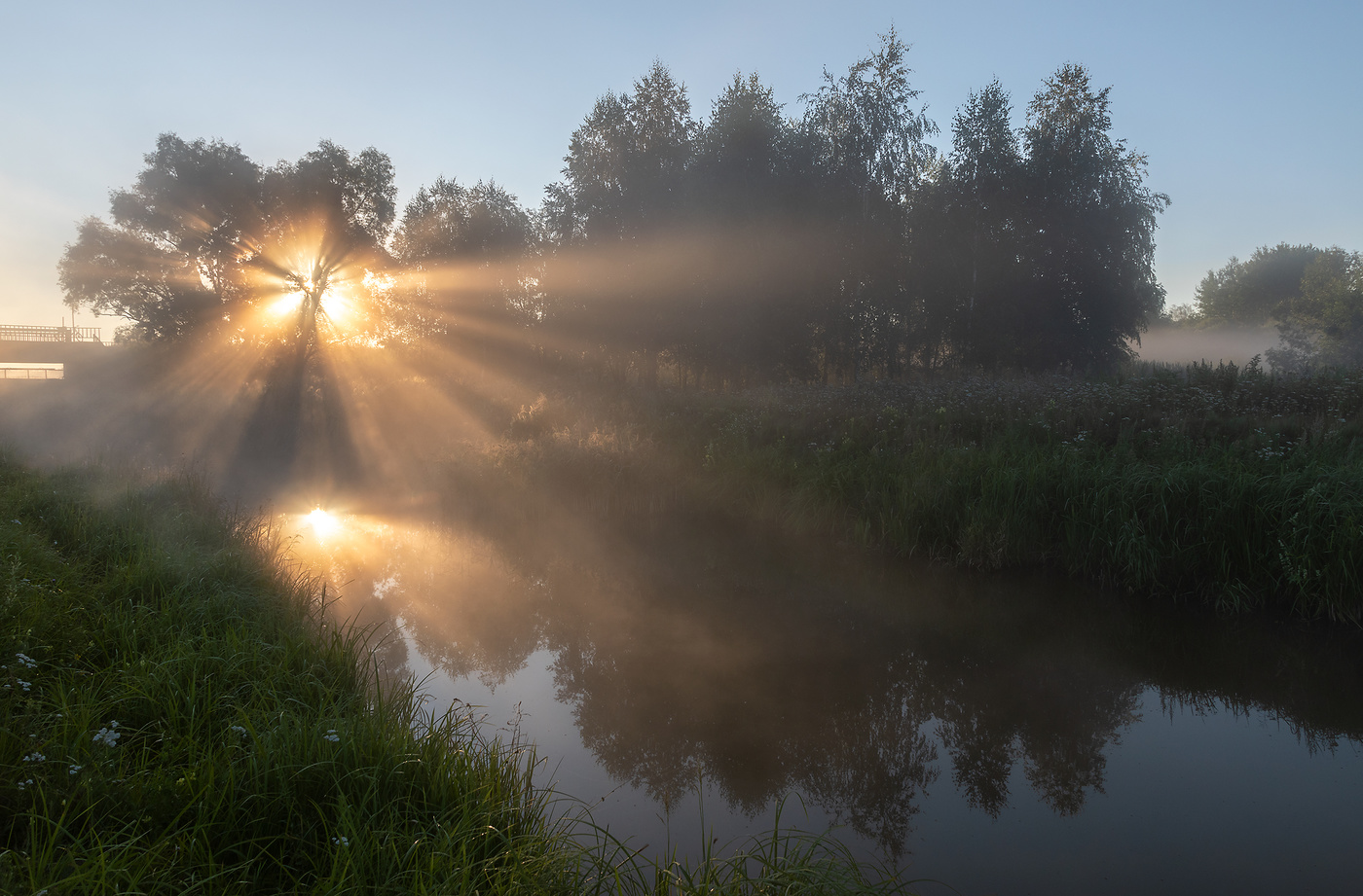 Рассвет у озера