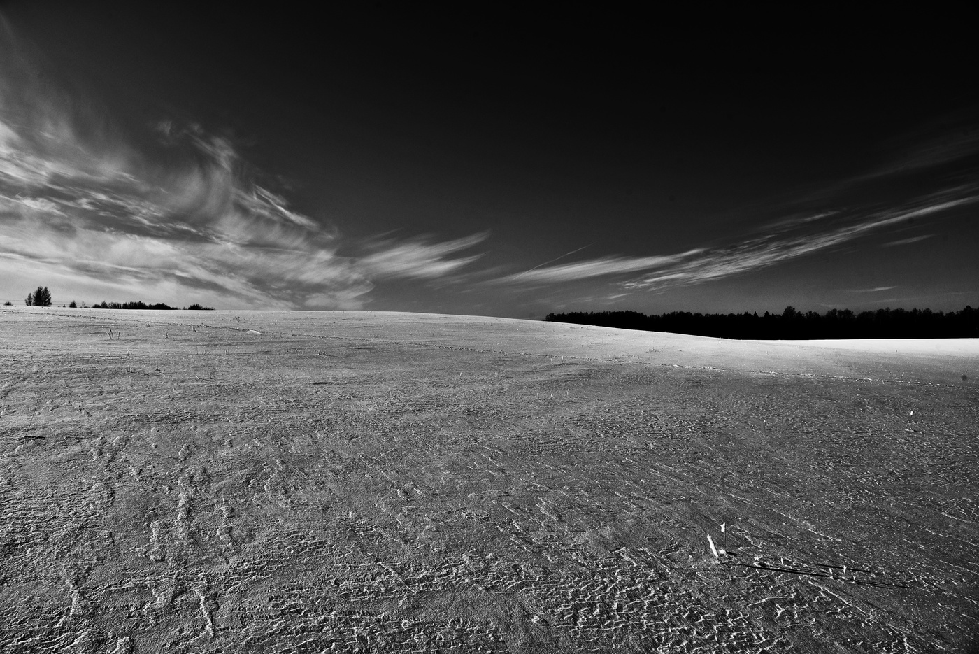 "Поземный вихрь, весь день носившийся, утих..."