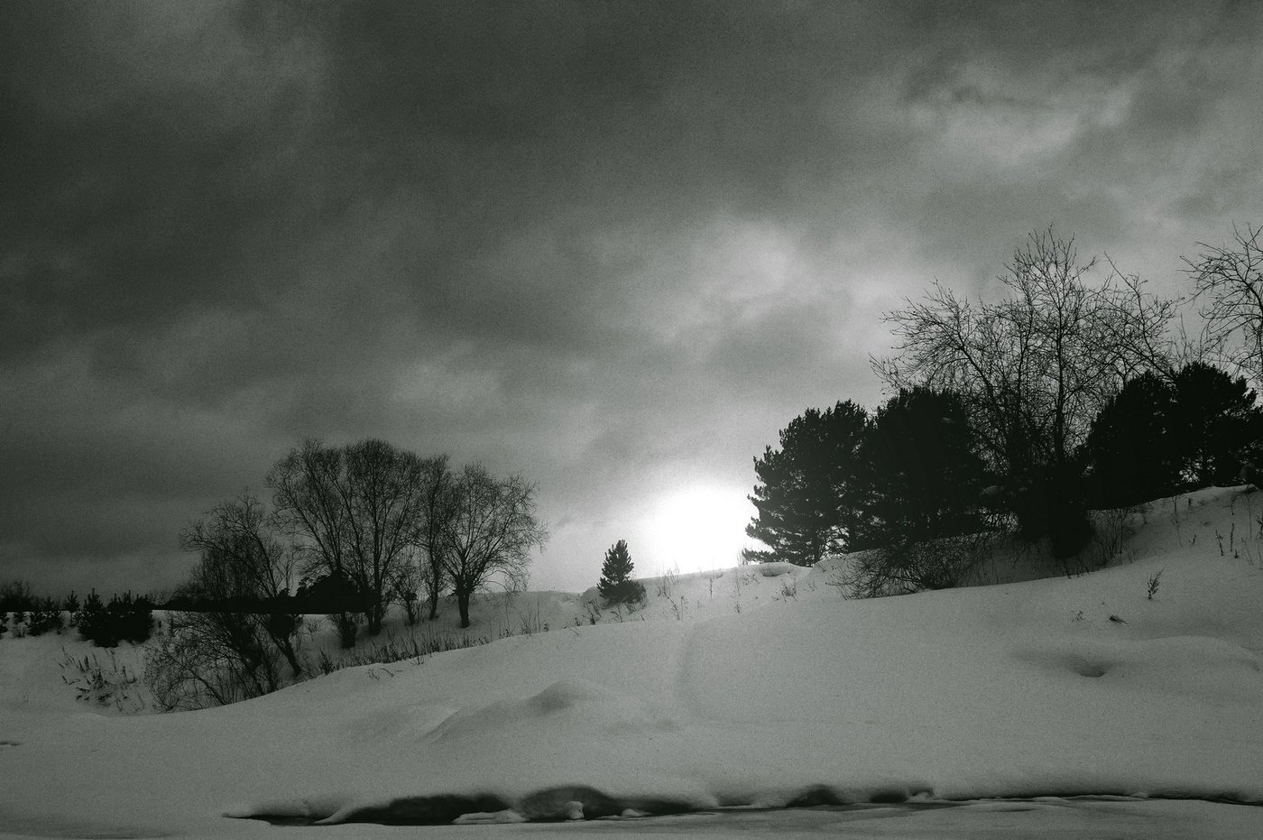 На рассвете.