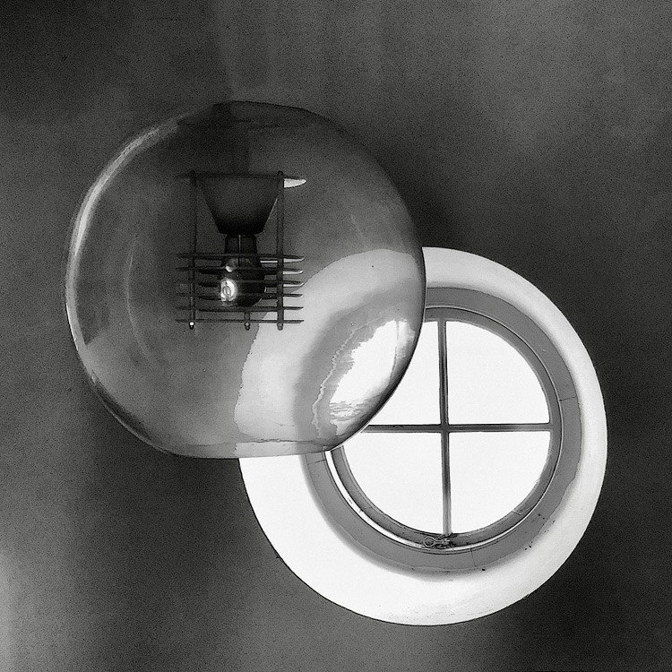 Этюд с лампой и иллюминатором