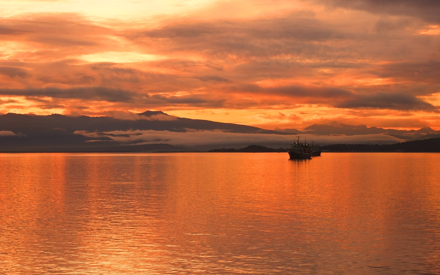 Вечер в Авачинской бухте