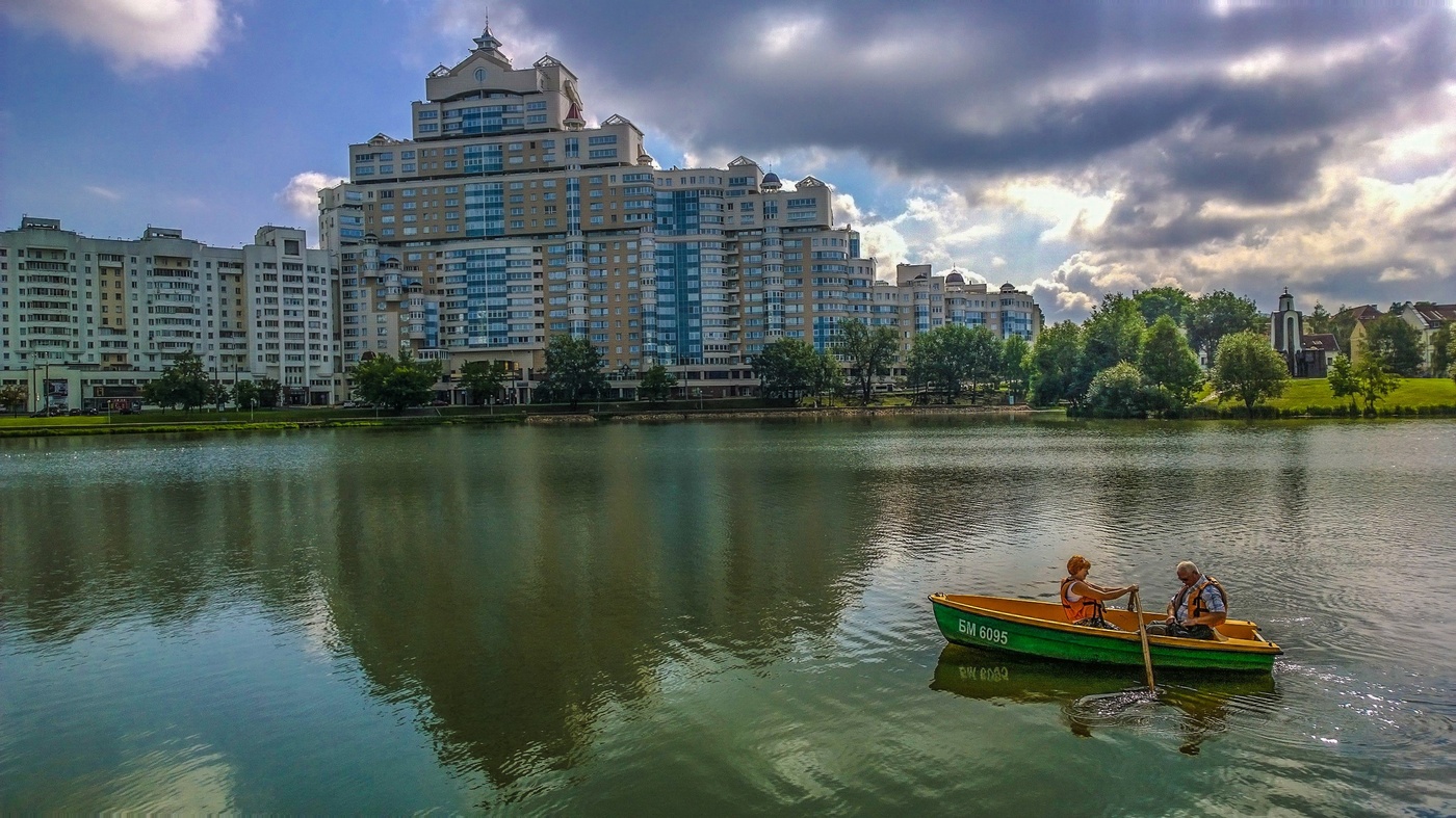 "Плыла, качалась..."