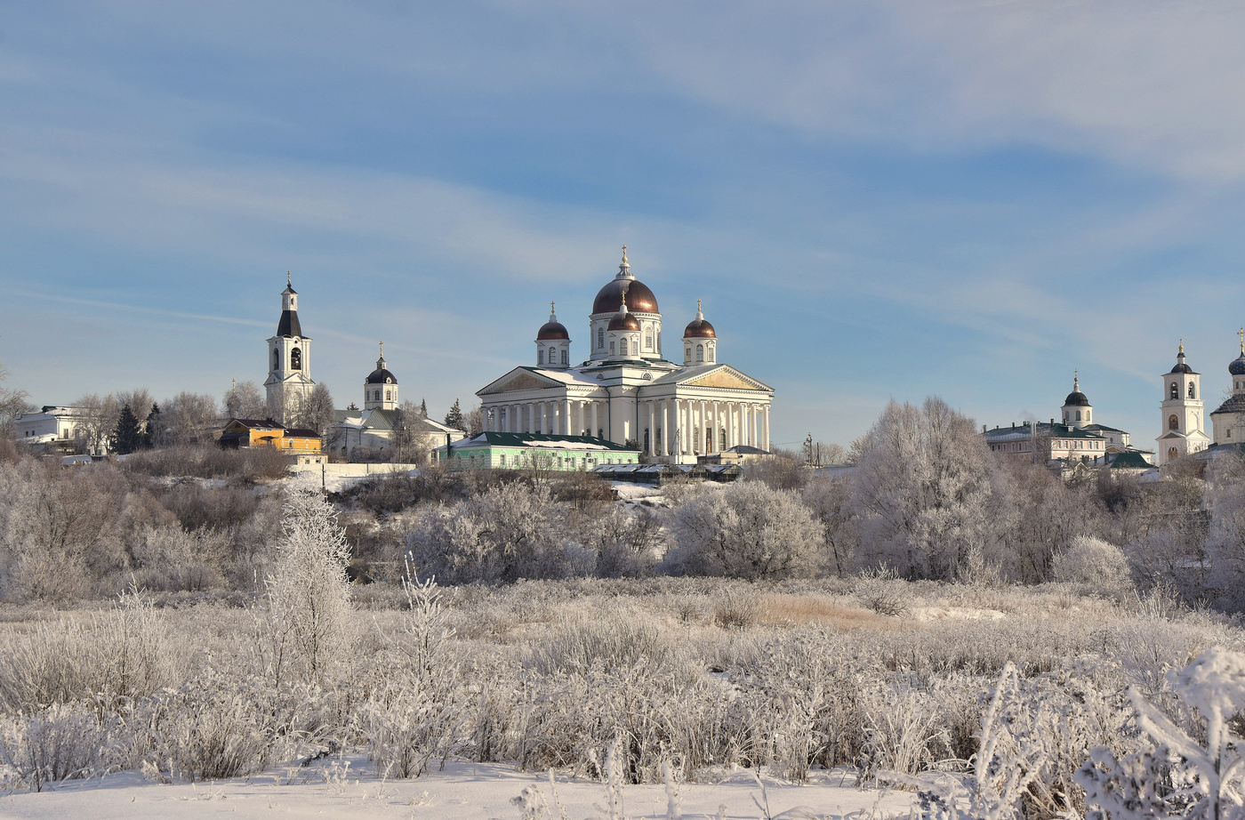 Мороз и солнце; день чудесный!