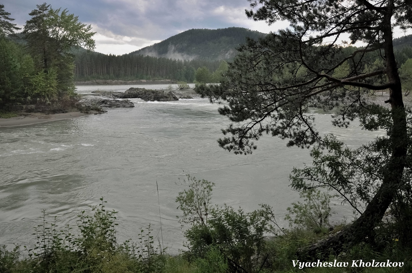 Вечерняя река Катунь на Алтае