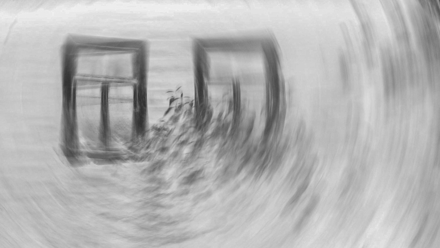 Два окна одного дома