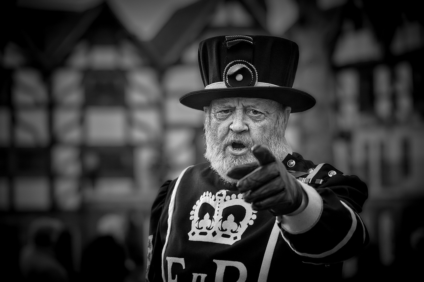 Отрубить Ему голову!!!