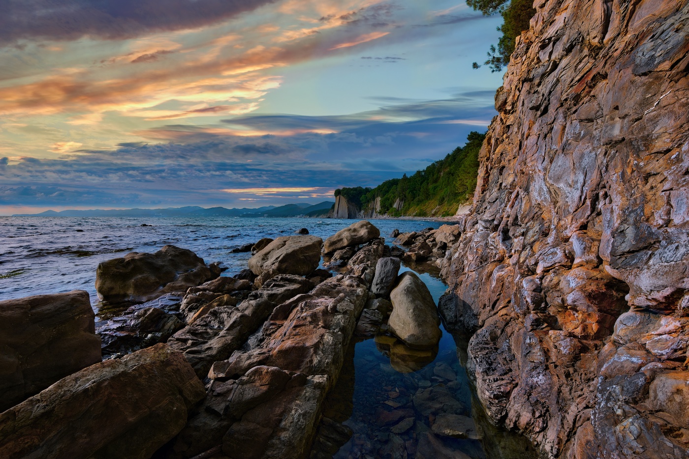 Берег мыса Кадош.