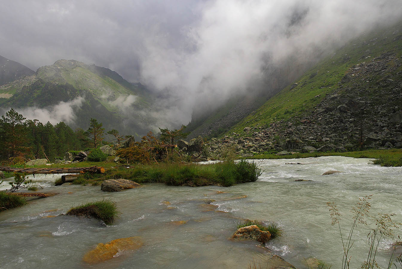 В ущелье Мырды