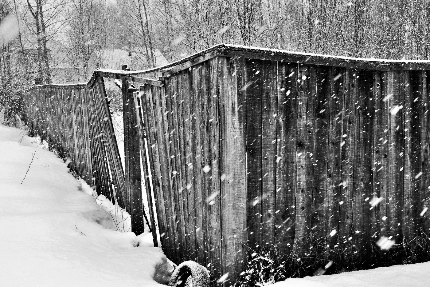 "Идут белые снеги, как во все времена ..."