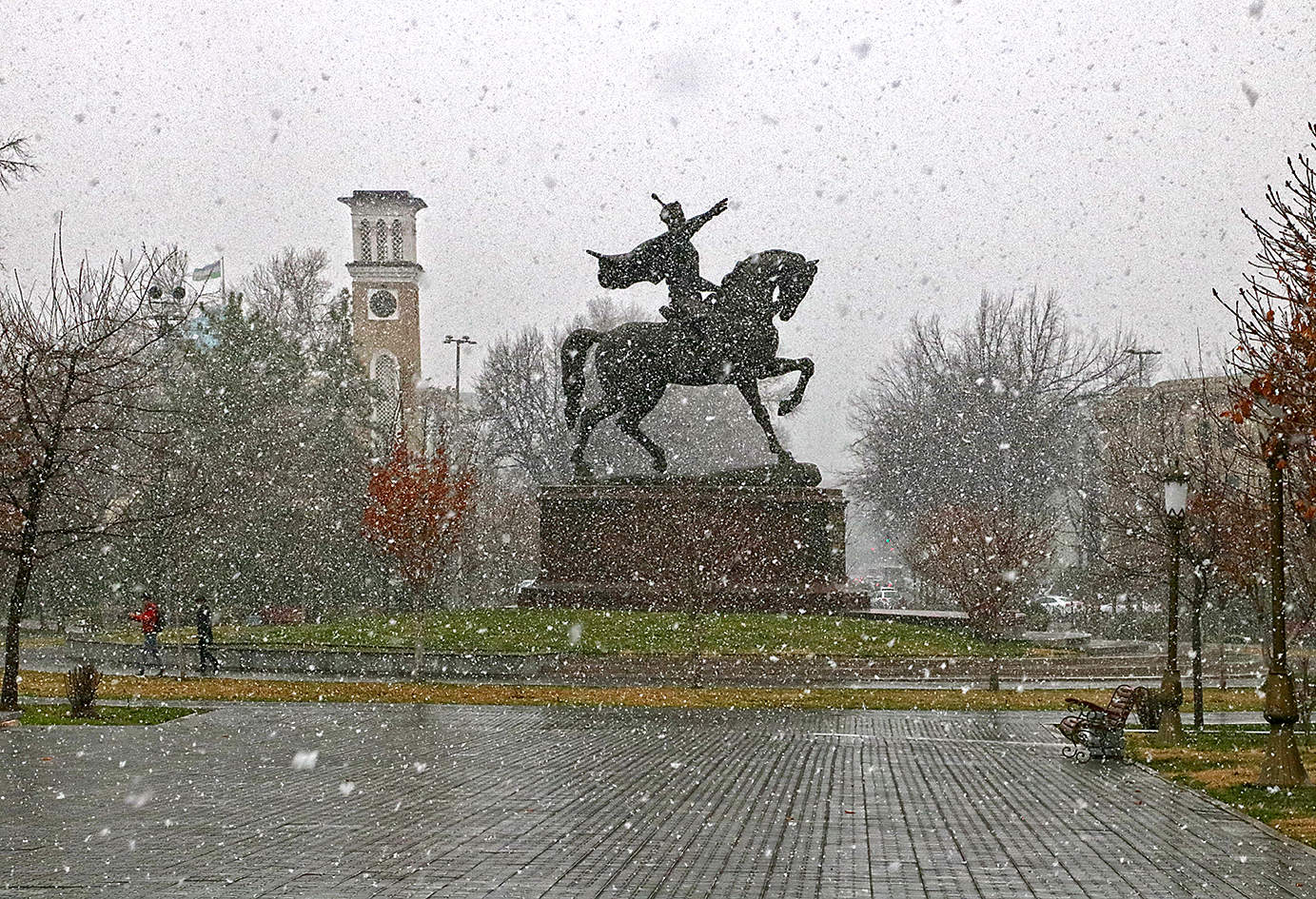 Амир Темур под снегом